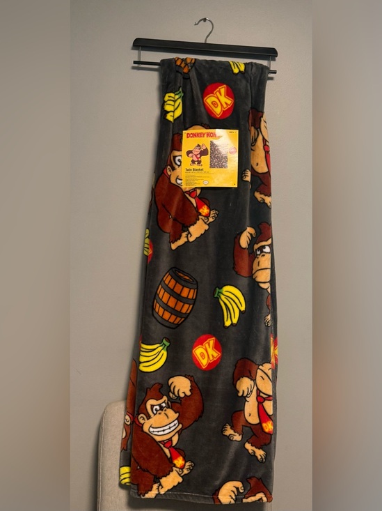 Nintendo Other - Donkey Kong Plush Twin Throw Blanket - SUPER SOFT